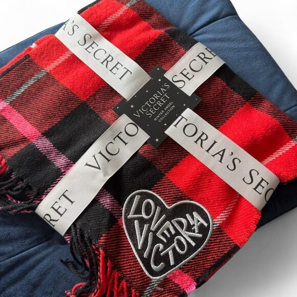 Victoria's Secret Winter Angel signature plaid scarf - new with tags. - Picture 5 of 6